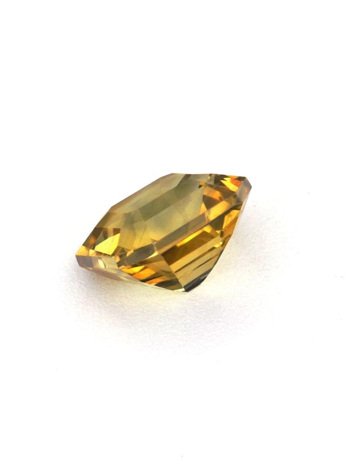 Nangi fine jewelry - yellow gemstone in gold