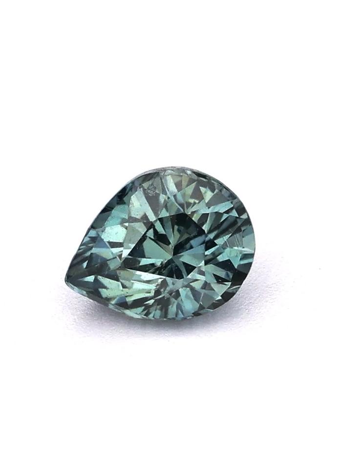 Nangi fine jewelry - teal / Peacock sapphire gemstone in gold