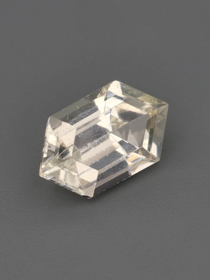 Nangi fine jewelry - champagne gemstone in gold