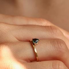 Nangi fine jewelry - teal / Peacock ring in yellow gold
