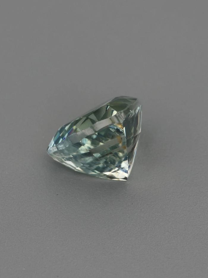 Nangi fine jewelry - green gemstone in gold