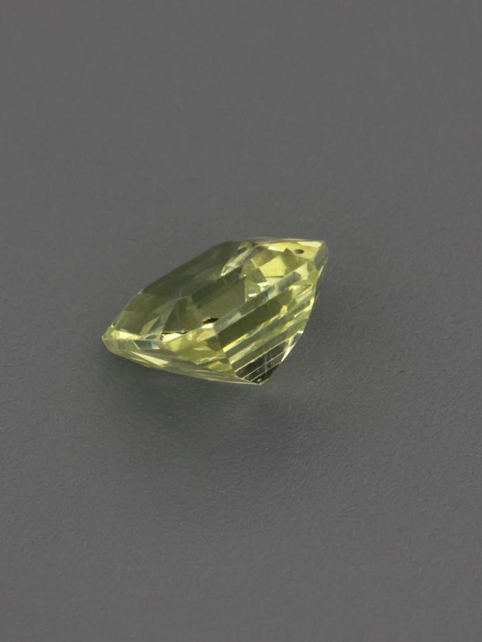 Nangi fine jewelry - green gemstone in gold