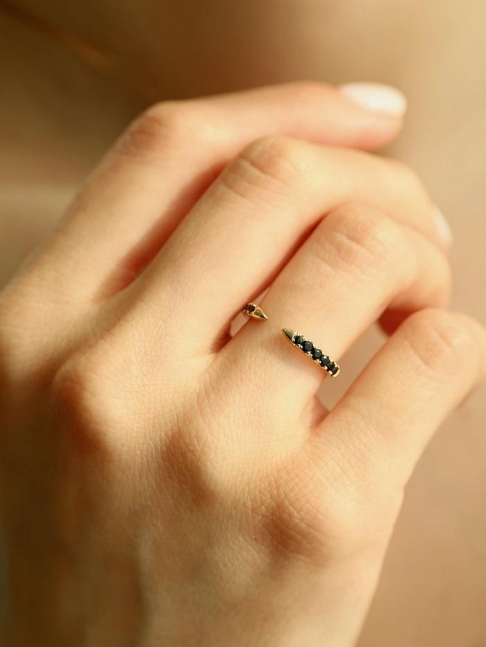Nangi fine jewelry - black sapphire ring in gold