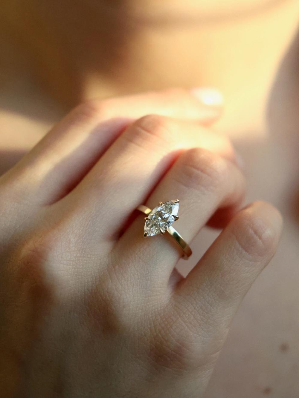 Swan Marquise Diamond Signature Ring (2,00 carat)