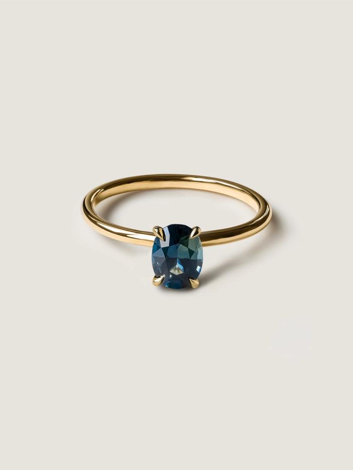 Nangi fine jewelry - blue sapphire ring in yellow gold
