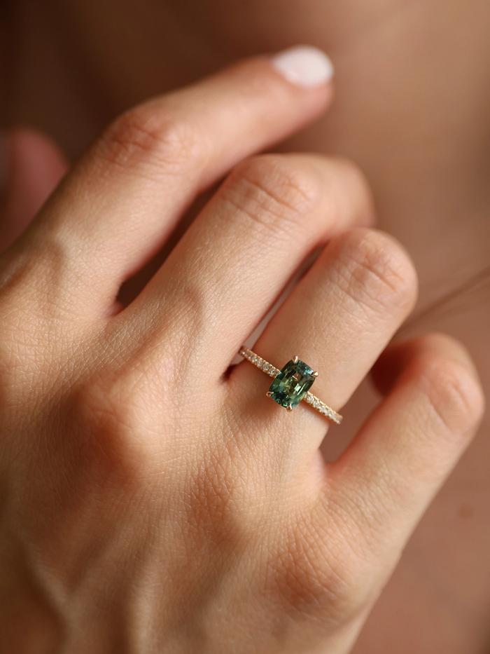 Nangi fine jewelry - green ring in yellow gold