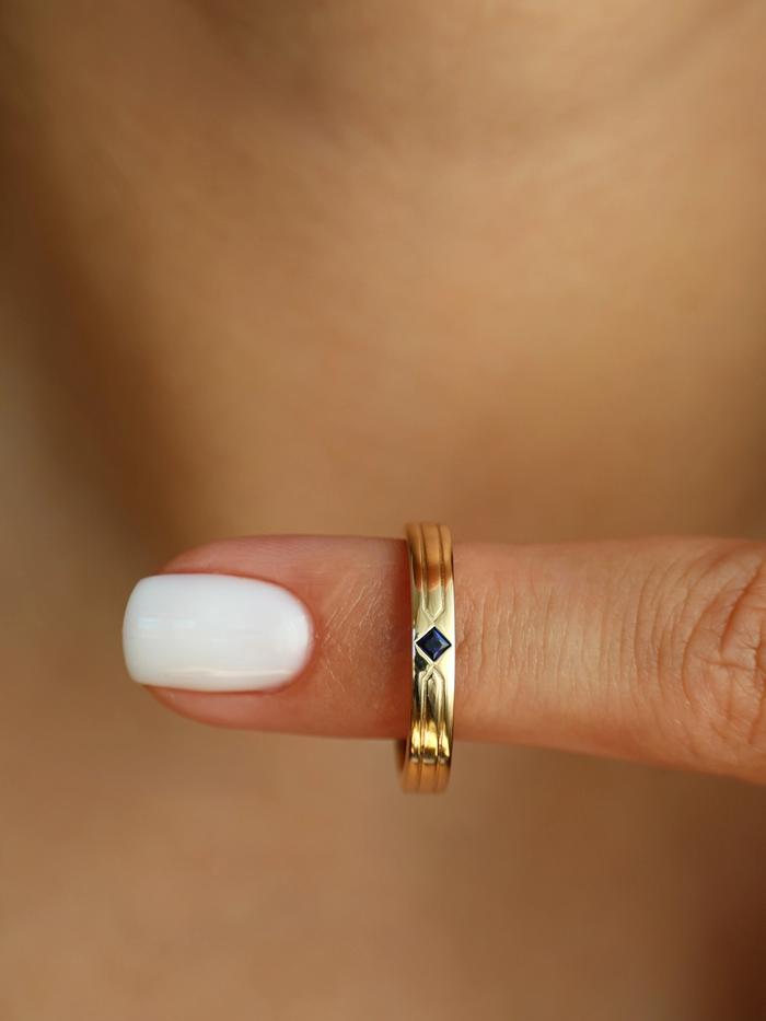Nangi fine jewelry - blue ring in yellow gold