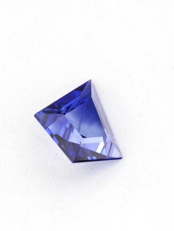 Nangi fine jewelry - blue gemstone in gold