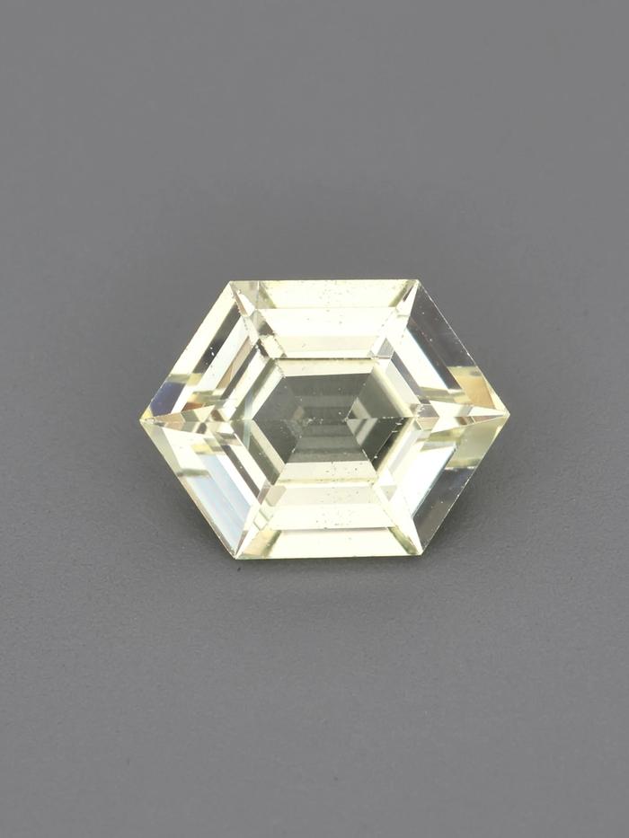 Nangi fine jewelry - champagne sapphire gemstone in gold