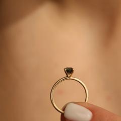 Nangi fine jewelry - teal / Peacock ring in yellow gold