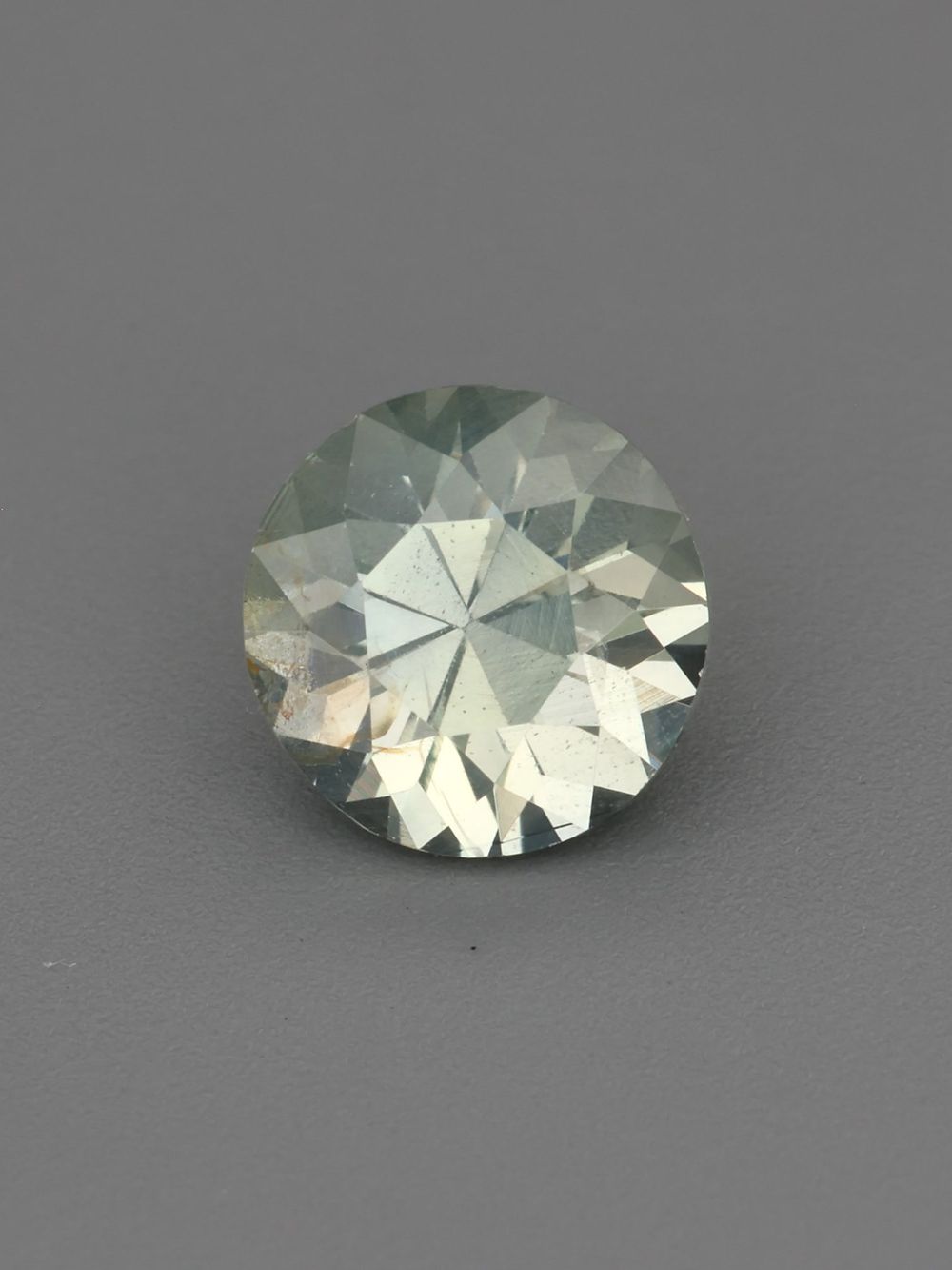 Golden Olive Sapphire — 0.61 ct Round Cut