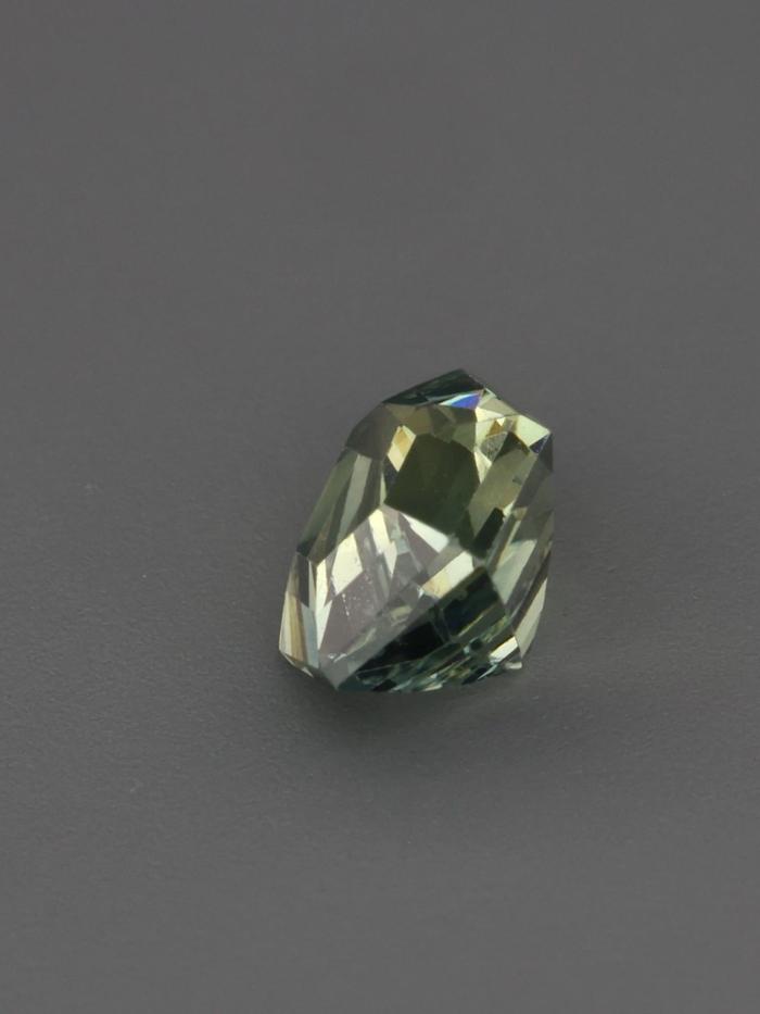 Nangi fine jewelry - green gemstone in gold