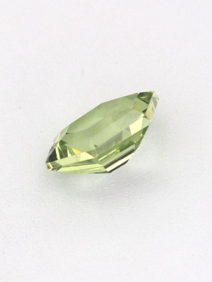 Nangi fine jewelry - green gemstone in gold