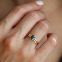 Nangi fine jewelry - teal / Peacock sapphire ring in yellow gold
