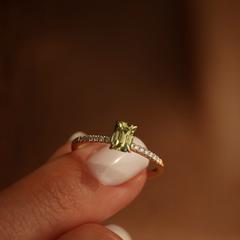 Nangi fine jewelry - green sapphire ring in yellow gold