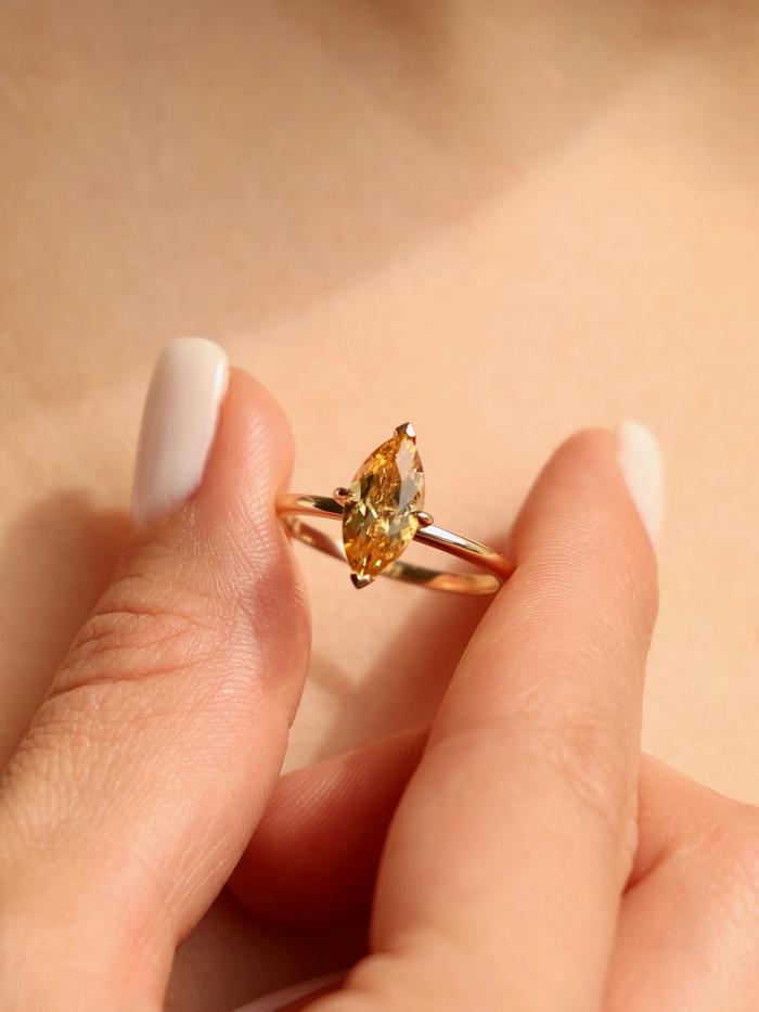 Nangi fine jewelry - yellow ring in gold