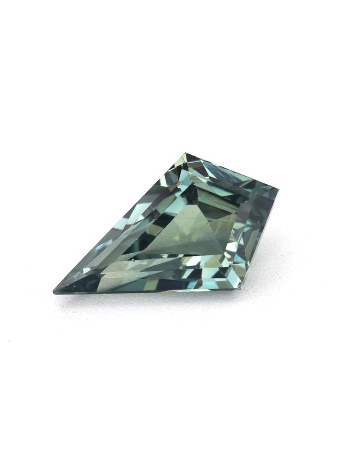 Nangi fine jewelry - green sapphire gemstone in gold