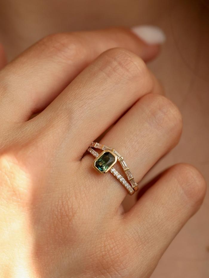 Nangi fine jewelry - green sapphire ring in yellow gold