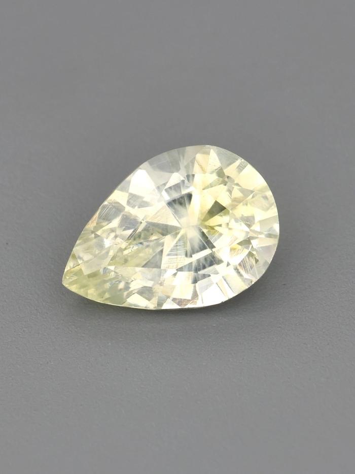 Nangi fine jewelry - yellow gemstone in gold