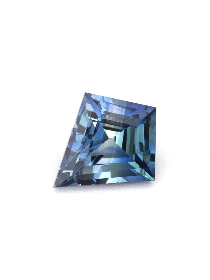 Nangi fine jewelry - blue gemstone in gold