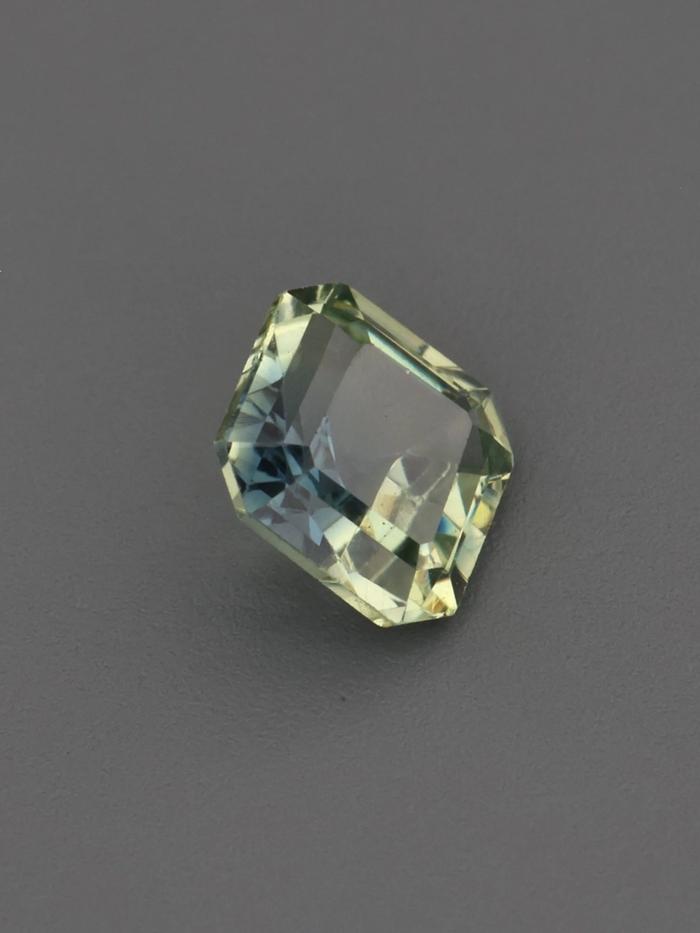 Nangi fine jewelry - green gemstone in gold