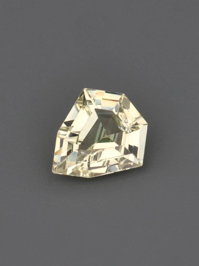 Nangi fine jewelry - champagne gemstone in gold