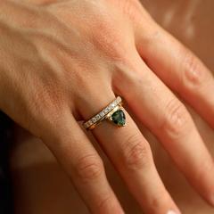Nangi fine jewelry - green ring in yellow gold