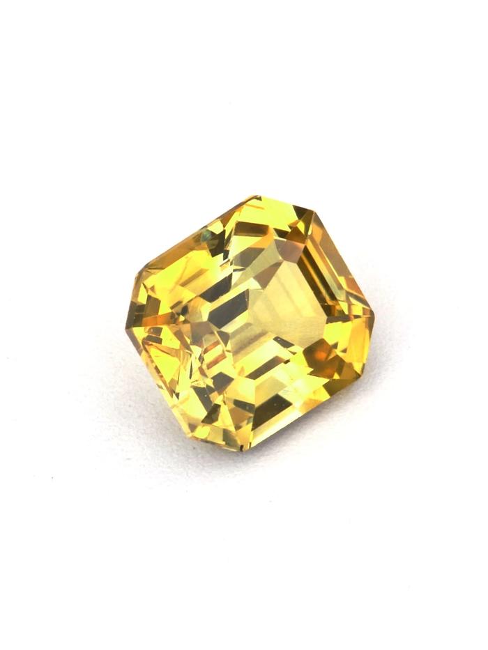 Nangi fine jewelry - yellow gemstone in gold