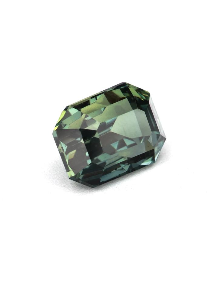 Nangi fine jewelry - green gemstone in gold