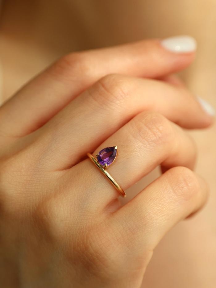 Nangi fine jewelry - purple amethyst ring in yellow gold