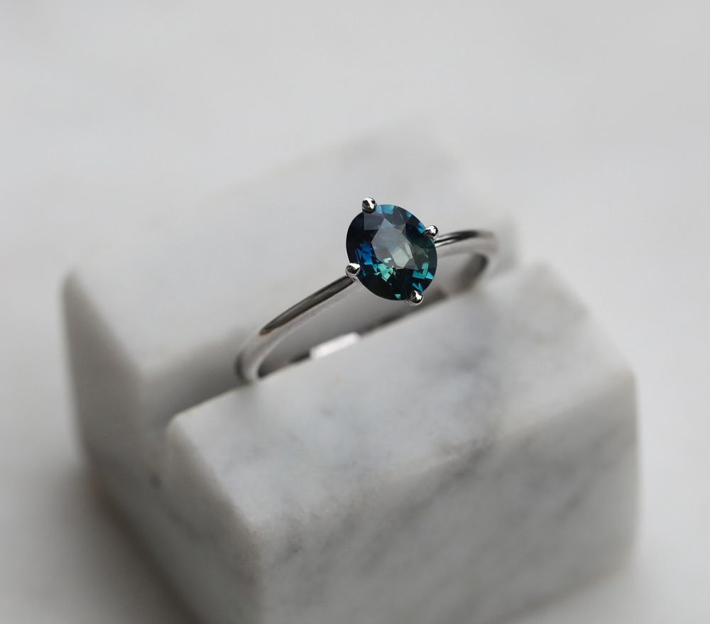 Nangi fine jewelry - blue ring i hvitt gull