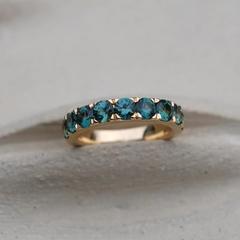 Nangi fine jewelry - teal sapphire ring in yellow gold