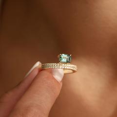 Nangi fine jewelry - teal / Peacock sapphire ring in yellow gold