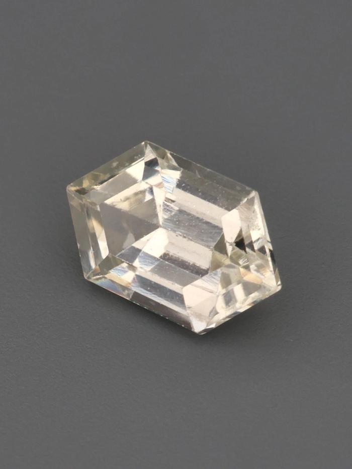 Nangi fine jewelry - champagne gemstone in gold
