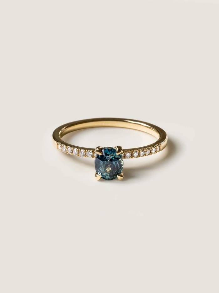 Nangi fine jewelry - teal / Peacock sapphire ring in yellow gold