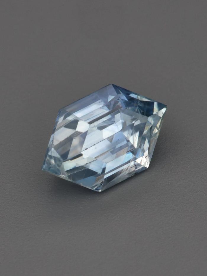 Nangi fine jewelry - blue gemstone in gold