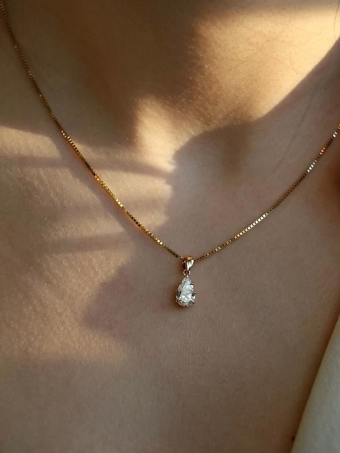 Nangi fine jewelry - white lab-grown diamond pendant in yellow gold