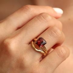 Nangi fine jewelry - red garnet ring in yellow gold