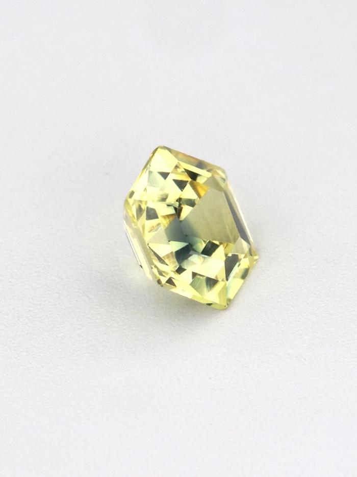 Nangi fine jewelry - yellow gemstone in gold