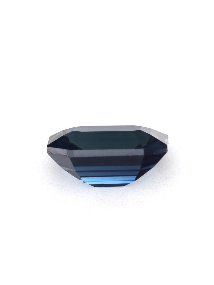 Nangi fine jewelry - blue sapphire gemstone in gold