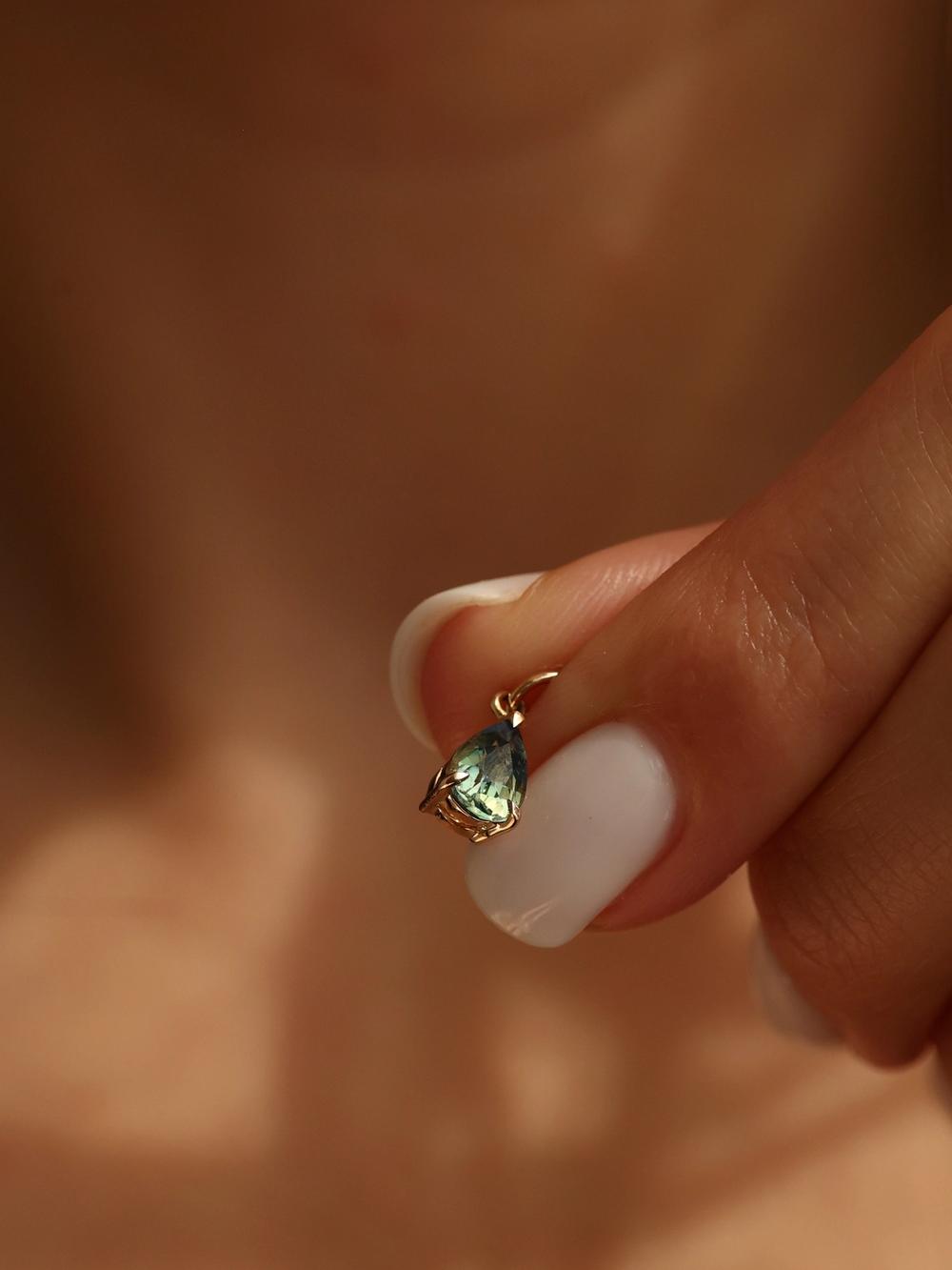 Green Peacock Pear Sapphire Pendant