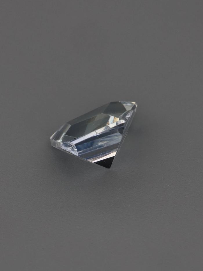 Nangi fine jewelry - blue gemstone in gold