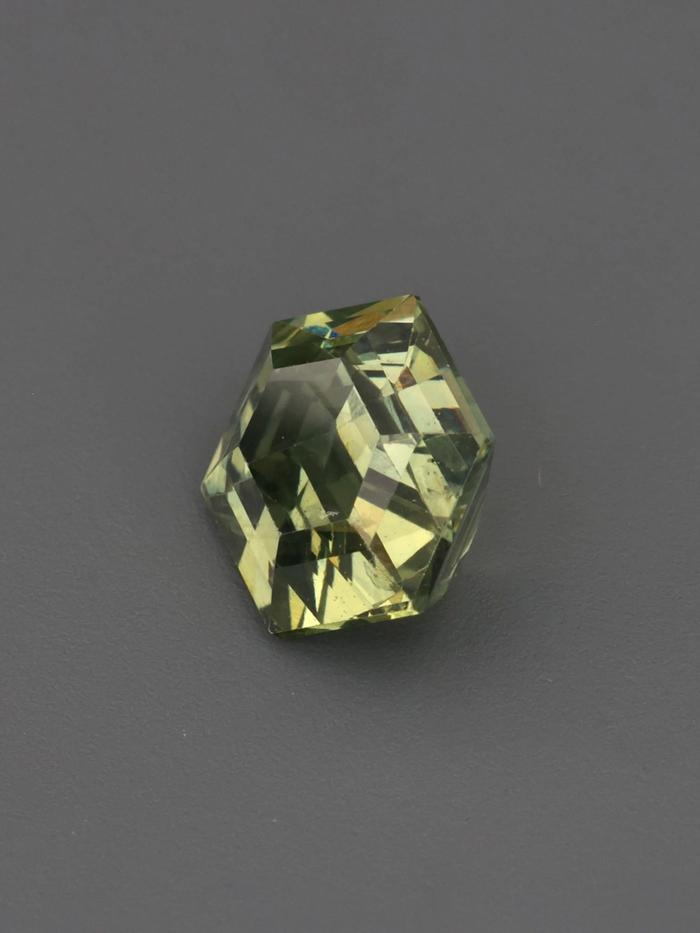 Nangi fine jewelry - green gemstone in gold