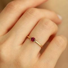 Nangi fine jewelry - red ring in yellow gold