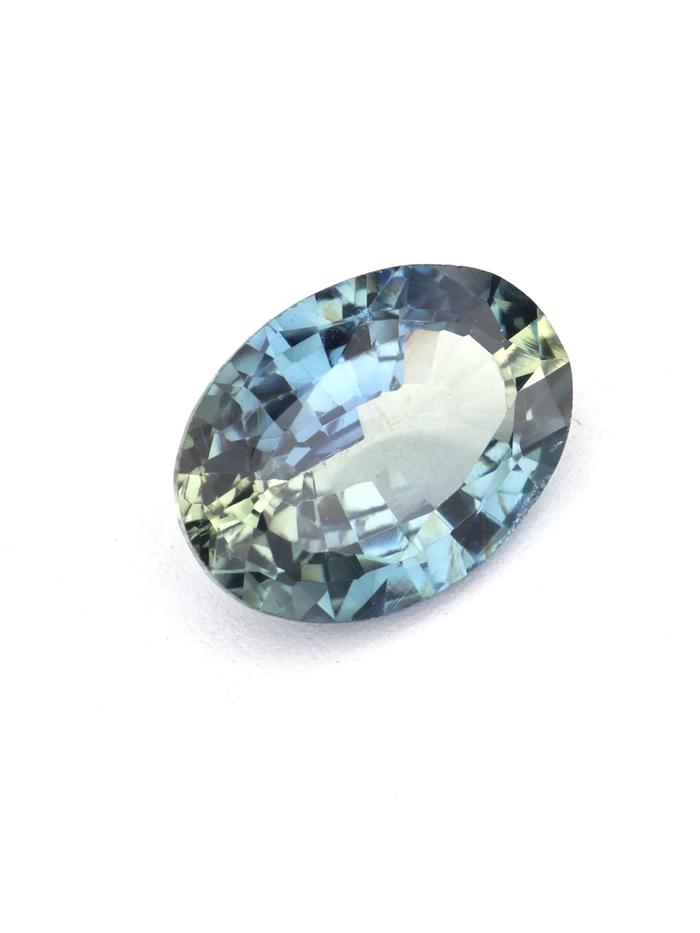 Nangi fine jewelry - blue sapphire gemstone in gold