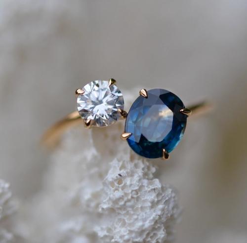 Nangi fine jewelry - blue sapphire ring in yellow gold
