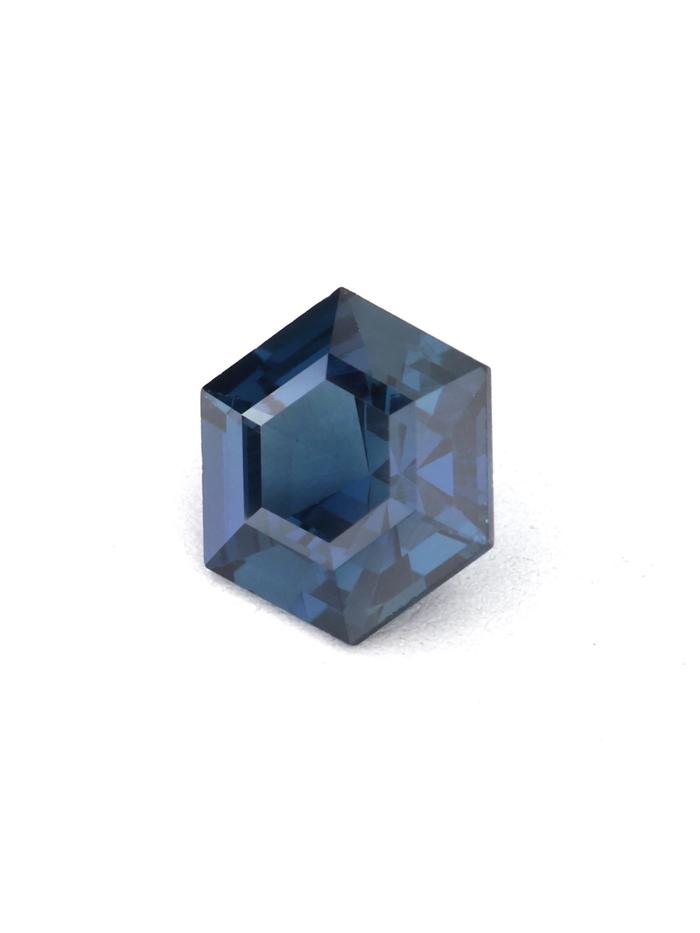 Nangi fine jewelry - blue gemstone in gold