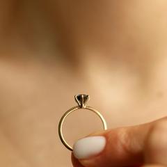 Nangi fine jewelry - green sapphire ring in yellow gold