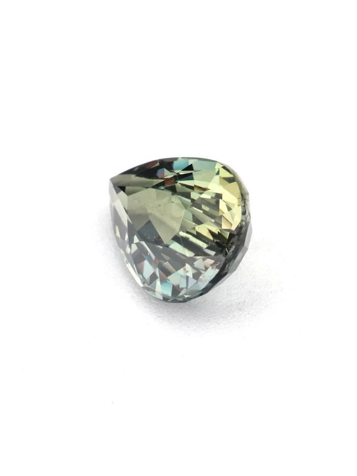 Nangi fine jewelry - green sapphire gemstone in gold