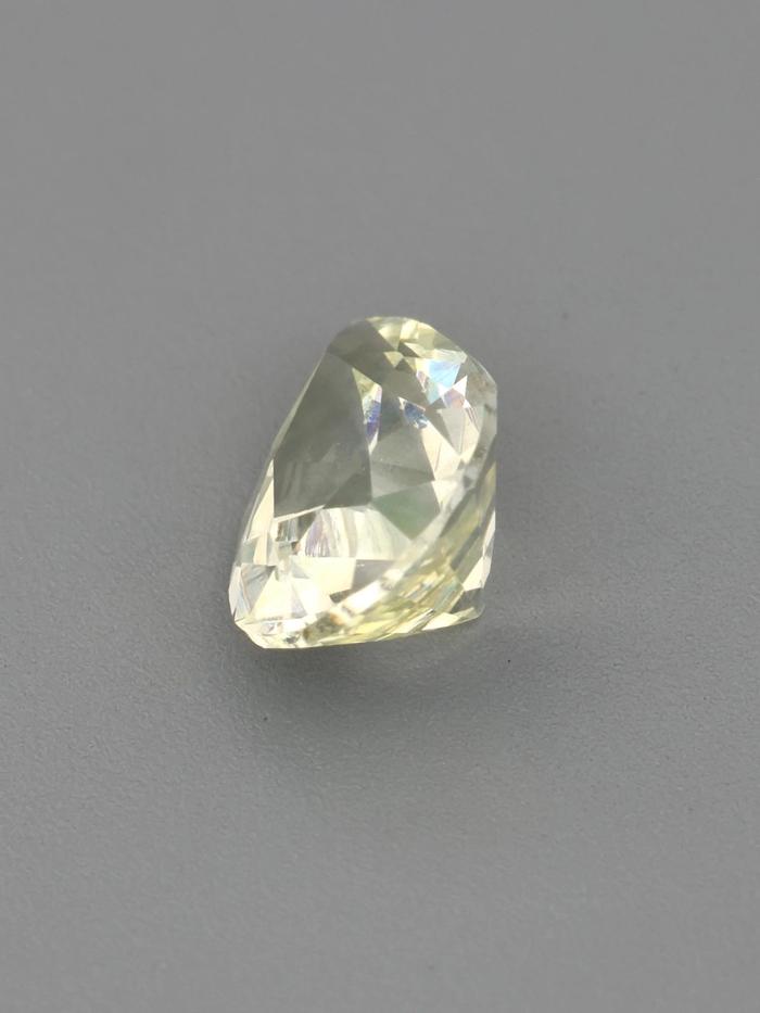 Nangi fine jewelry - yellow gemstone in gold
